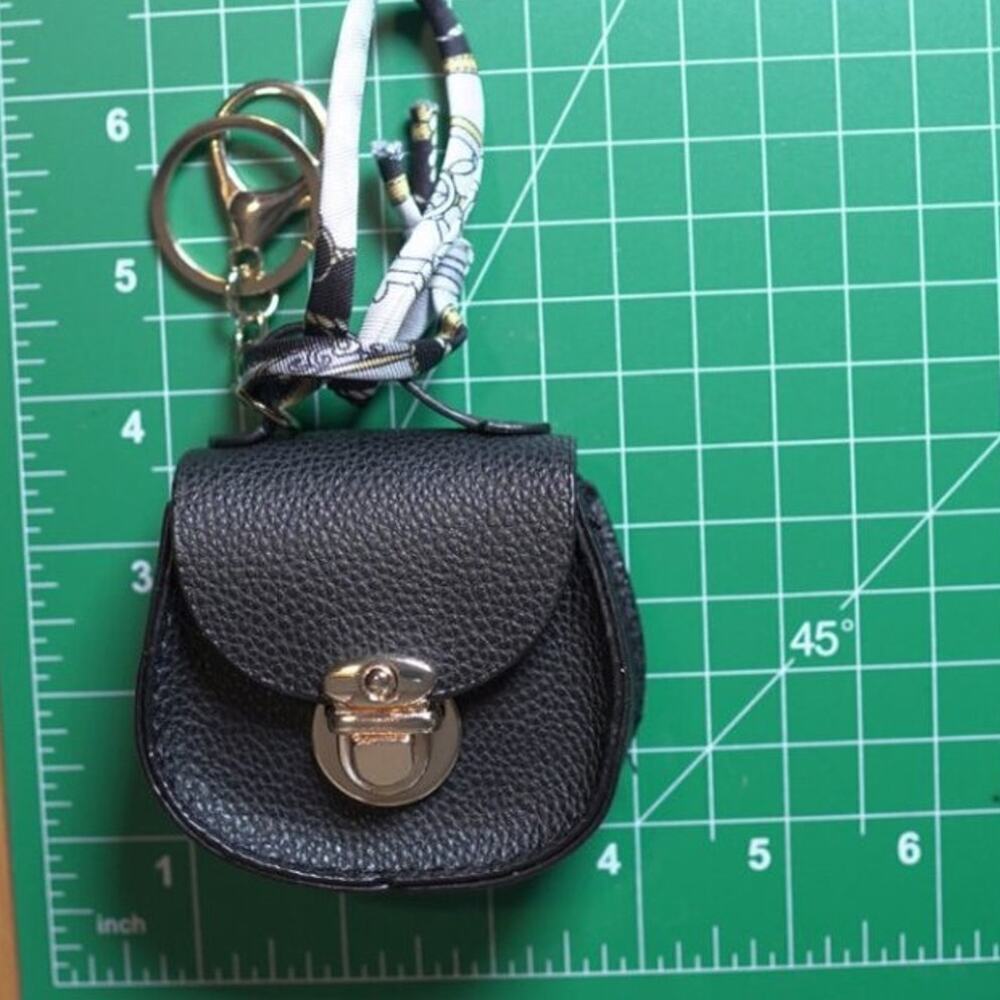 Bag Keychain Bag Charm Change Pouch Coin Push Lock Clasp Black Goth Romance - Picture 7 of 8